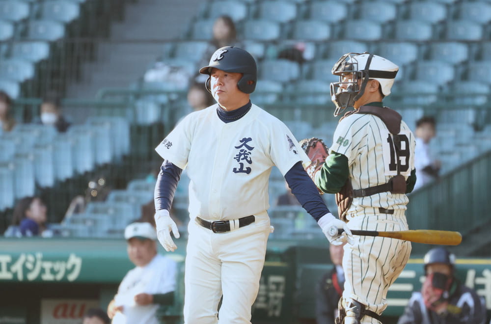 フルスイングする菊地税理士事務所代表の菊地